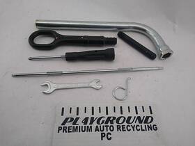 695.au1k09 Audi Tt Mk2 8j Emergency Vehicle Service Tools Set Fits 2008-2015 08 09 10 11 12 695.au1k09 Audi Tt Mk2 8j Emergency Vehicle Service Tools Set Fits 2008-2015 08 09 10 11 12
