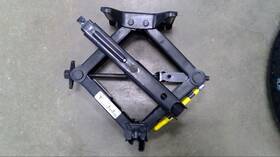 695.gm1c06 Chevrolet Cobalt 2006 Tools Jack 634174