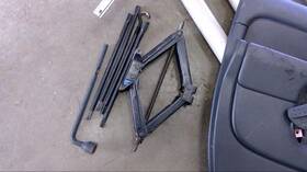 695.ch8m04 Dodge Truck Ram 1500 2004 Tools Jack 660186