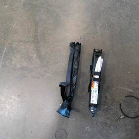 695.fd8304 Ford Truck Explorer 2004 Tools 761106