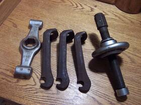 825-h Herbrand No. 3 Leg Adjustable Wheel Hub Bearing Puller