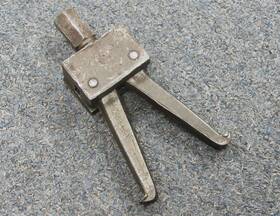J-1436-a Kent-moore Rear Wheel Bearing Oil Seal Remover Tool J-1436-a Kent-moore Rear Wheel Bearing Oil Seal Remover Tool