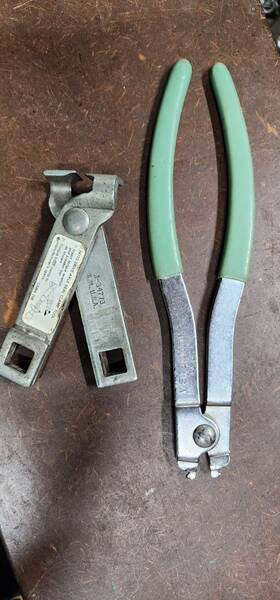 J-7160 Kent-moore 34773 Vtg Tools. Hose Clamp Pliers And Drive Axle Seal Tool