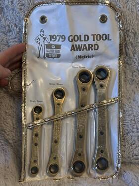 2500835 Langline 1979 Chrysler Master Tech Service Gold Tool Award 4 Pc Metric Ratchet Wrenches