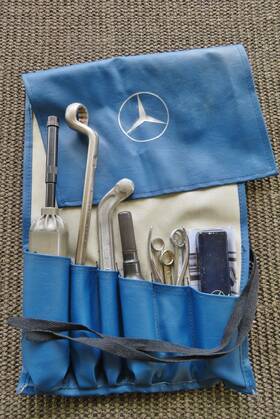 W113 Mercedes-benz 110580020300 Rare Complete 1960s Supplementary Tool Lube Kit W111 W112 Pagoda W113 Mercedes-benz 110580020300 Rare Complete 1960s Supplementary Tool Lube Kit W111 W112 Pagoda