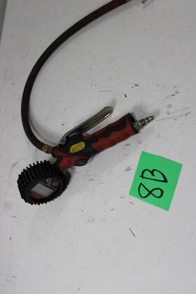 Milwaukee Electric Tools 030937324221 Milton Compact Digital Inflator Gauge 0-255 Psi Straight Head Air Chuck S-531