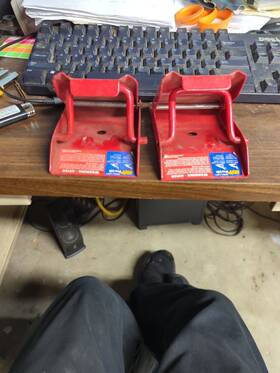 T-8071 Mvp Pro-lift Pair Of Red Prolift Model Wheel Chocks Made In China Approximately 1 Ton T-8071 Mvp Pro-lift Pair Of Red Prolift Model Wheel Chocks Made In China Approximately 1 Ton