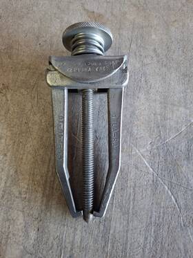 Cg240-10 Snap-on Cg240 Vintage 2 Jaw Bearing Pulley Puller 3 La-ra Cg240-10 Snap-on Cg240 Vintage 2 Jaw Bearing Pulley Puller 3 La-ra