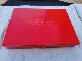 Kra-142 Snap-on Vintage Red Metal Tool Box 10-1/4 Inch X 7-1/2 1-5/8 Excellent Kra-142 Snap-on Vintage Red Metal Tool Box 10-1/4 Inch X 7-1/2 1-5/8 Excellent