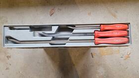 Spb12a Snap-on 18a 24a Tools Pry Bar 3-piece Set. Red.case Has Spot For Small Bry Spb12a Snap-on 18a 24a Tools Pry Bar 3-piece Set. Red.case Has Spot For Small Bry