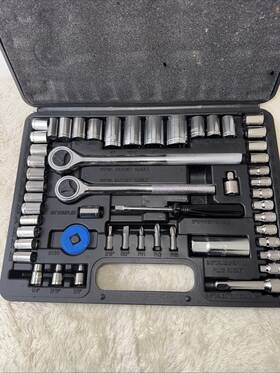 Speedway 910422000 Motors 52-piece Ratchet And Socket Set Pre-owned Works Great Case