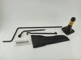Toyota 695.to1599 4runner Emergency Vehicle Spare Tire Bottle Jack And Tool Kit 1996-2002