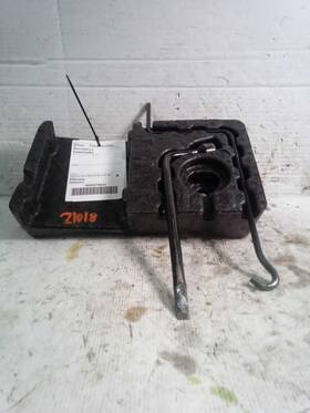 695.to1b15 Toyota Corolla 2015 Tools 525944