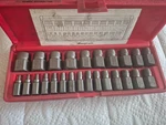 Snap-on REX25A Heavy Duty Screw Extractors. Fixed Price $150.00.