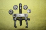 Snap-on CJ86-1 Interchangeable Bearing Gear Puller W/ 4 Centering Point Adapters. Fixed Price $115.00.
