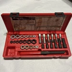 Snap-on RTD33 Fractional / Metric Rethreading Set Case Made Usa. Fixed Price $85.00.